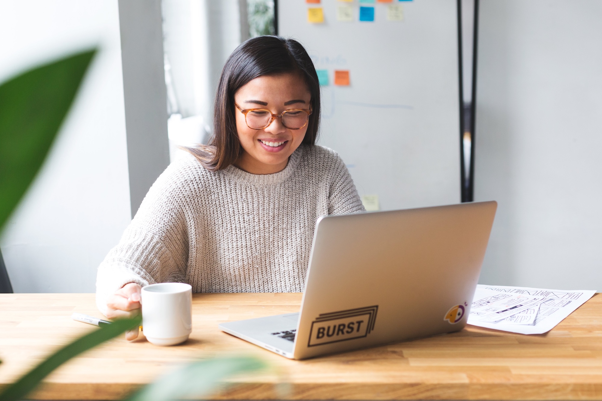 Office_web-designer-starting-her-day